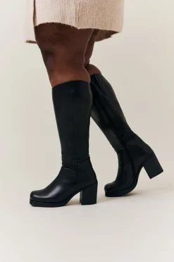 Clearance In The Style Bella Chunky Heeled High Leg Boot Black