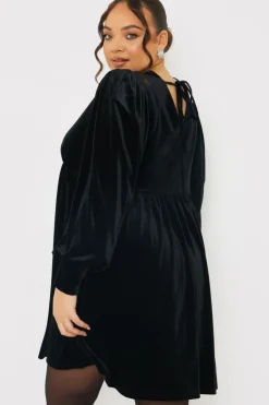 New In the Style Velvet Smock Mini Dress Black