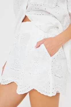 Hot In the Style Broderie Short White