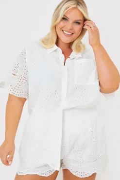 Hot In the Style Broderie Short White