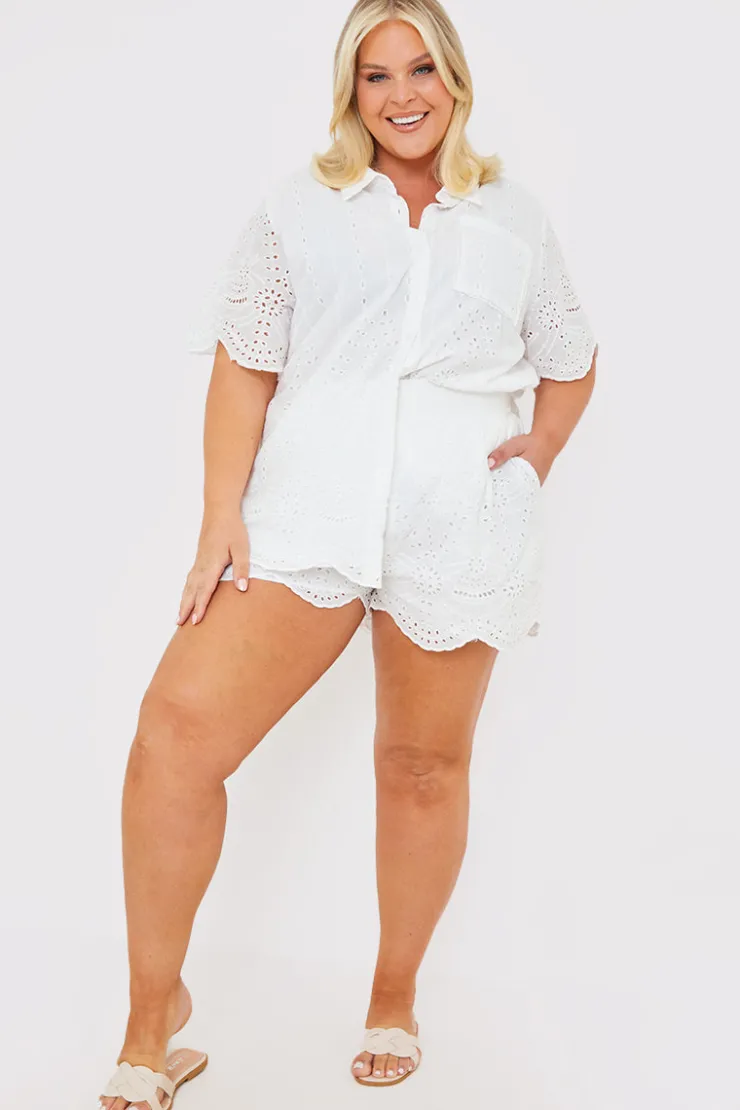 Hot In the Style Broderie Short White