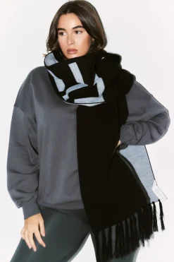 Discount Fits Knitted Scarf Monochrome