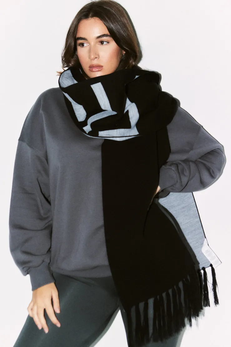 Discount Fits Knitted Scarf Monochrome