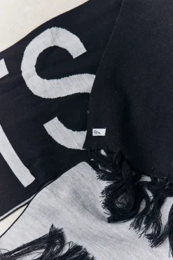 Discount Fits Knitted Scarf Monochrome
