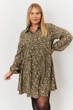 Best In the Style Floral Print Button Through Tiered Smock Dress Green