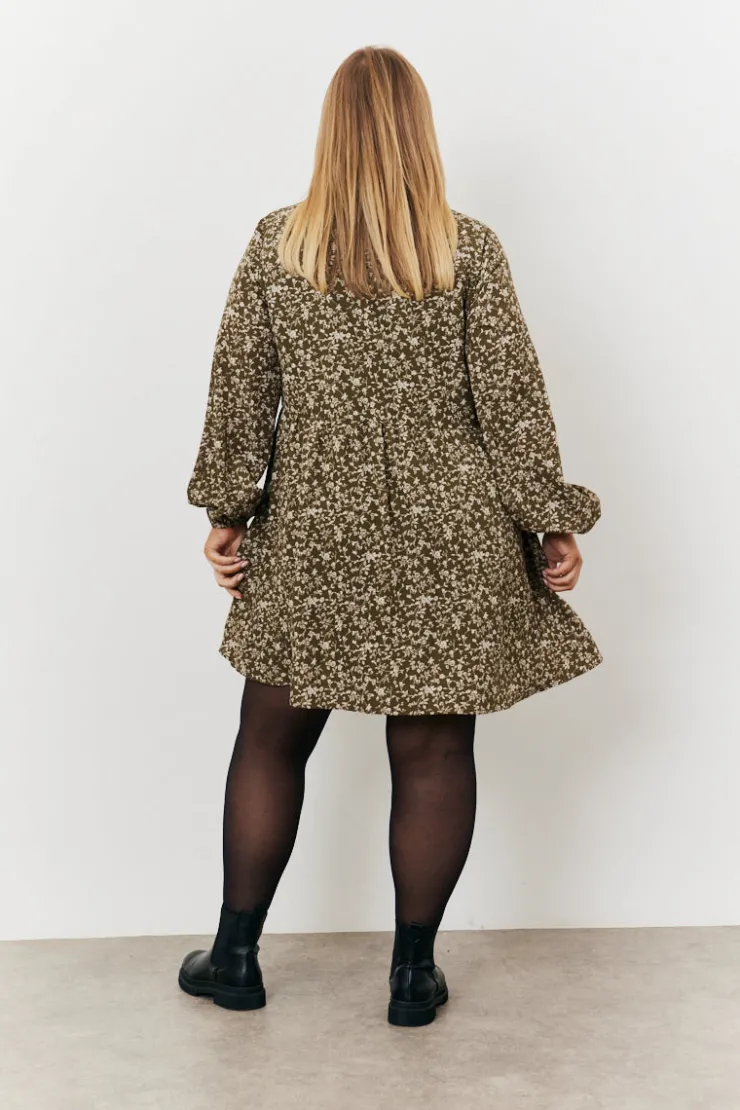 Best In the Style Floral Print Button Through Tiered Smock Dress Green
