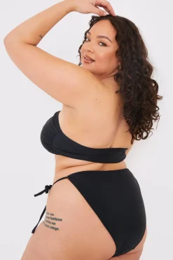 Hot In the Style Halterneck Ring Detail Bikini Top Black