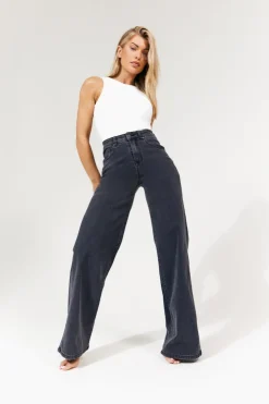 New In The Style Isla Wide Leg Jeans Washed black