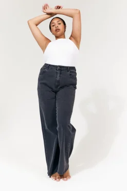 New In The Style Isla Wide Leg Jeans Washed black