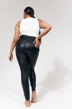 Sale In The Style Isobelle Coated Skinny Jean Black