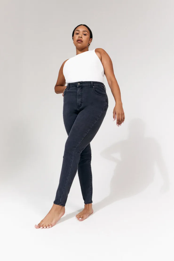 In The Style Isobelle Skinny Jean in Black Washed black