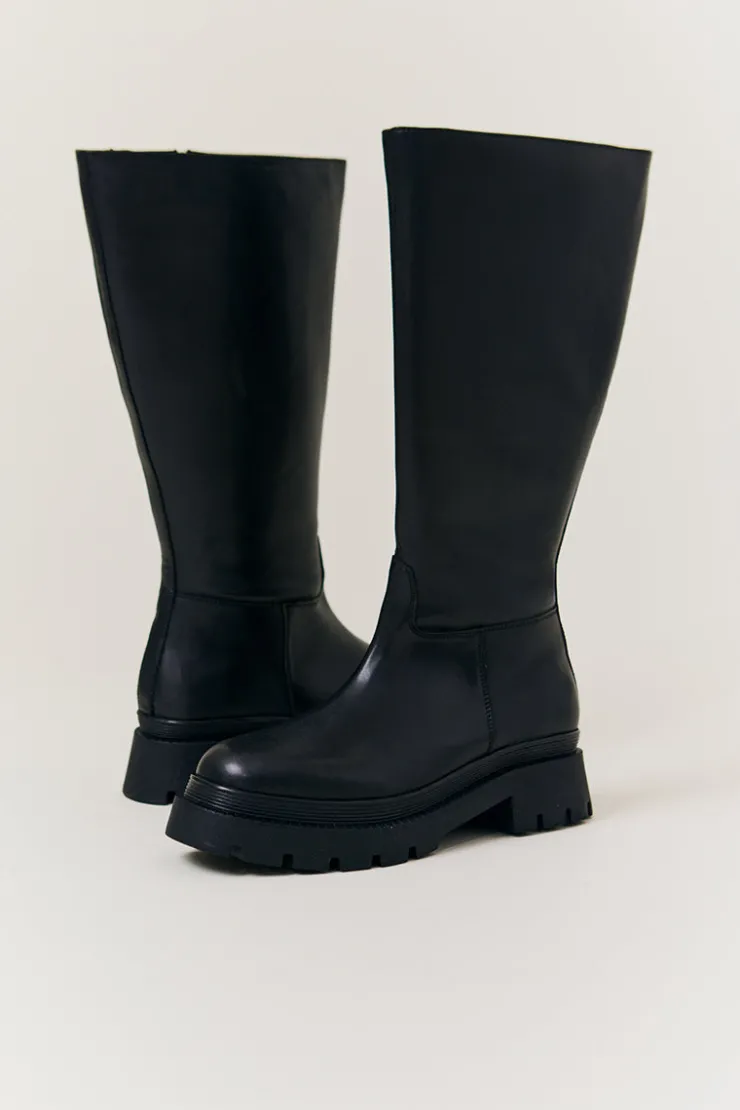 Clearance In the Style Jess Chunky Heeled High Leg Boot Black