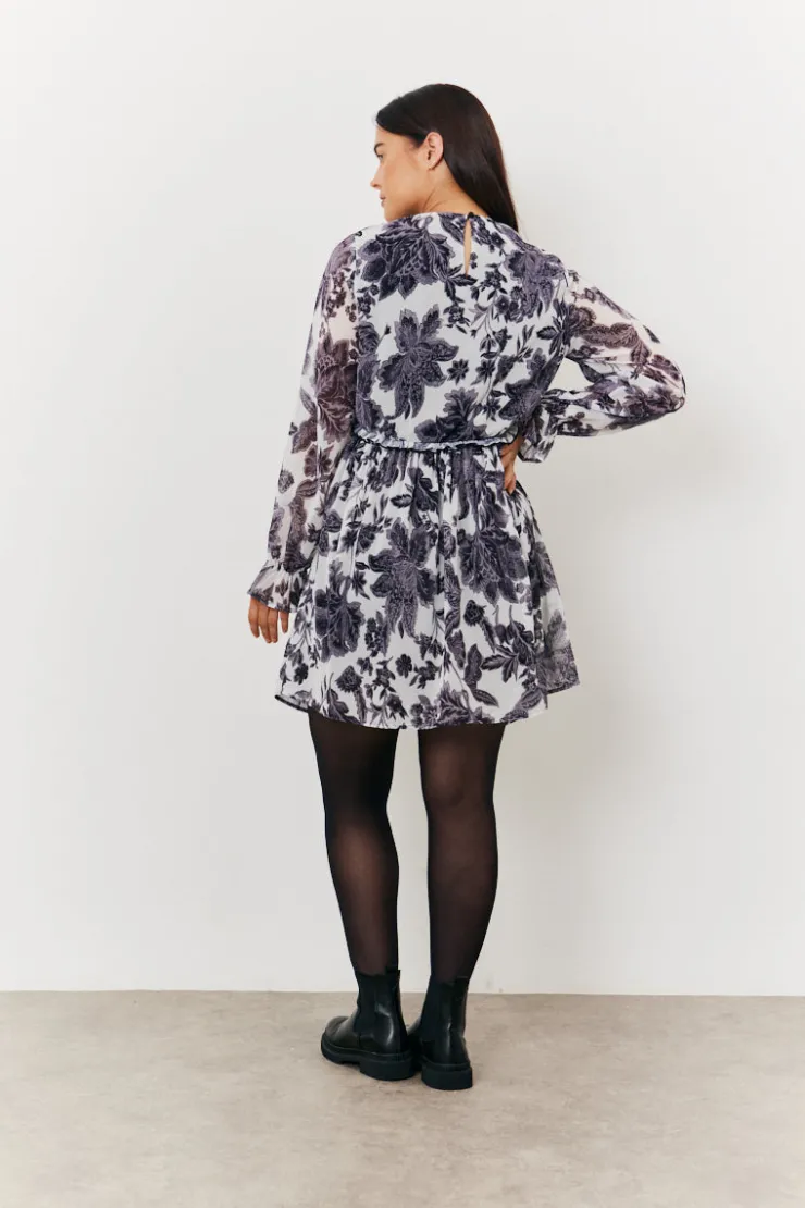 Hot In the Style Maternity Crew Neck Printed Smock Dress Monochrome