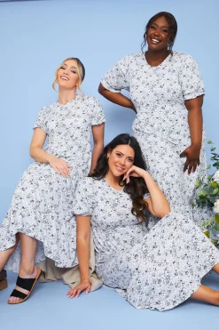 Clearance In the Style Responsible Viscose Floral Midi Dress Blue