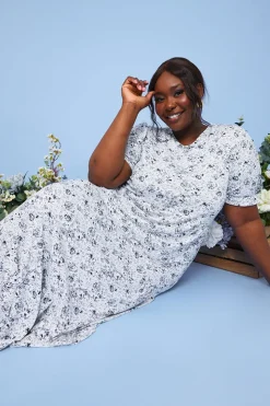 Clearance In the Style Responsible Viscose Floral Midi Dress Blue