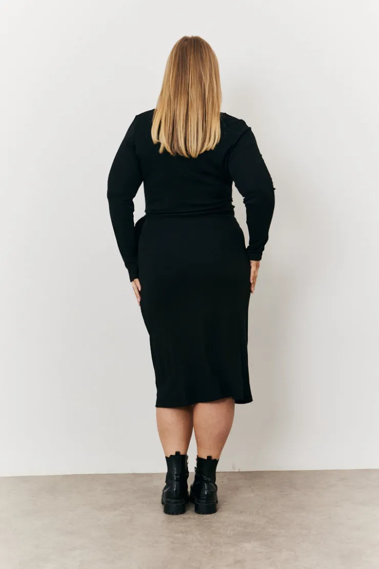 Hot In the Style Scoop Neck Ribbed Long Sleeve Bodycon Wrap Midi Dress Black