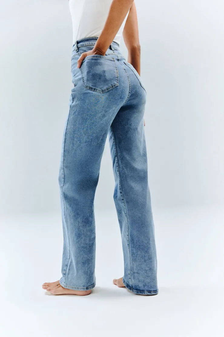 Clearance In The Style Sienna Straight Leg Jean Lightblue
