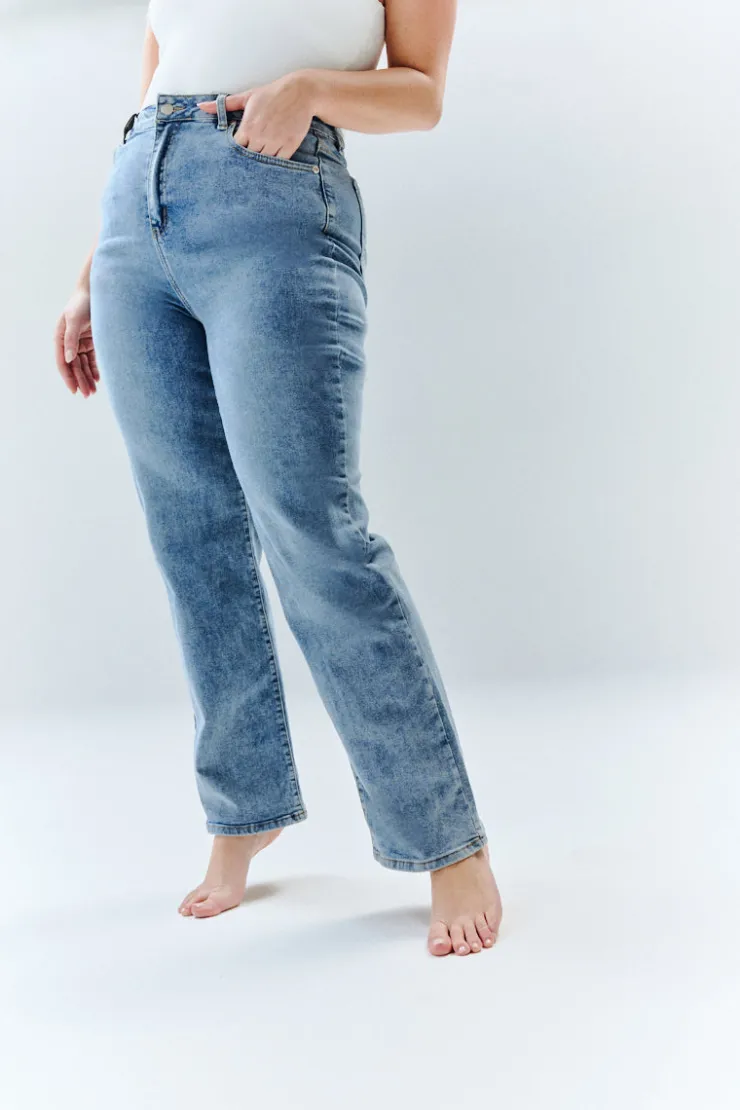 Clearance In The Style Sienna Straight Leg Jean Lightblue
