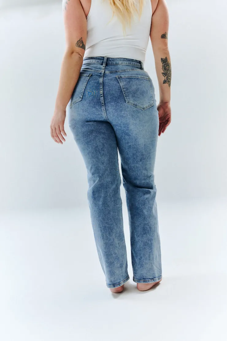 Clearance In The Style Sienna Straight Leg Jean Lightblue