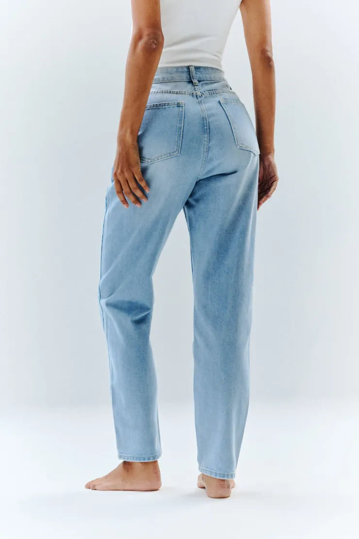 Online In The Style Sofia Straight Mom Jeans Light blue