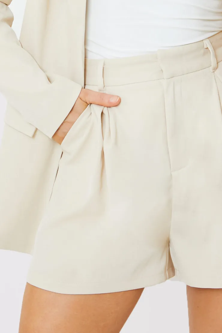 Hot In the Style Tailored Shorts Cream