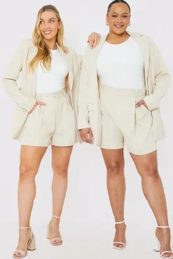 Hot In the Style Tailored Shorts Cream