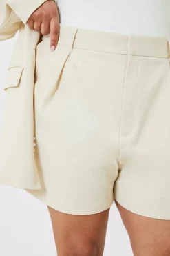 Hot In the Style Tailored Shorts Cream