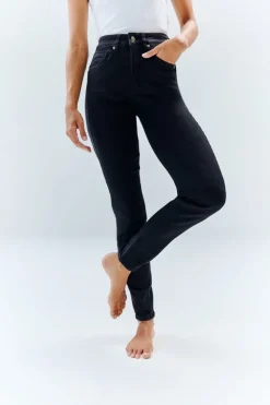 IN THE STYLE The Miracle Skinny Jean in Black