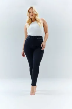 IN THE STYLE The Miracle Skinny Jean in Black