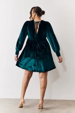 Hot In the Style Velvet Smock Mini Dress Green